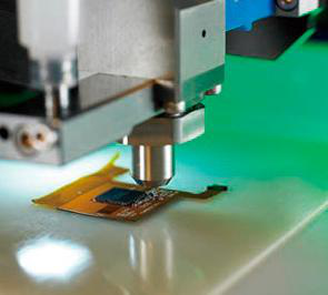 Автоматична машина за нанасяне на лепило за лещи