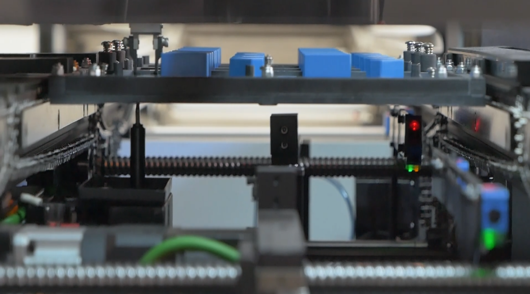 THT-машина за вмъкване