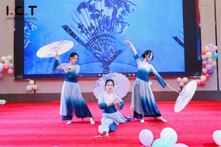 Подчертайте шоу танци