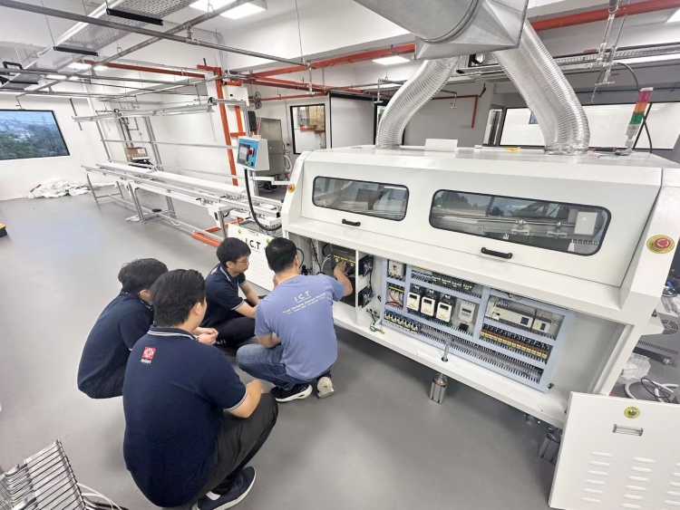 I.C.T Инсталиране на място и поддръжка за обучение на инженери