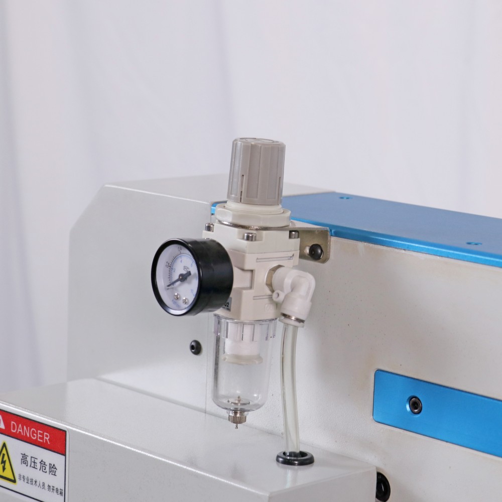 I.C.T-GV330 | Машина за V-образно изрязване на печатни платки тип гилотина