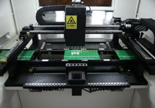 машина за избор и поставяне Транспортна система