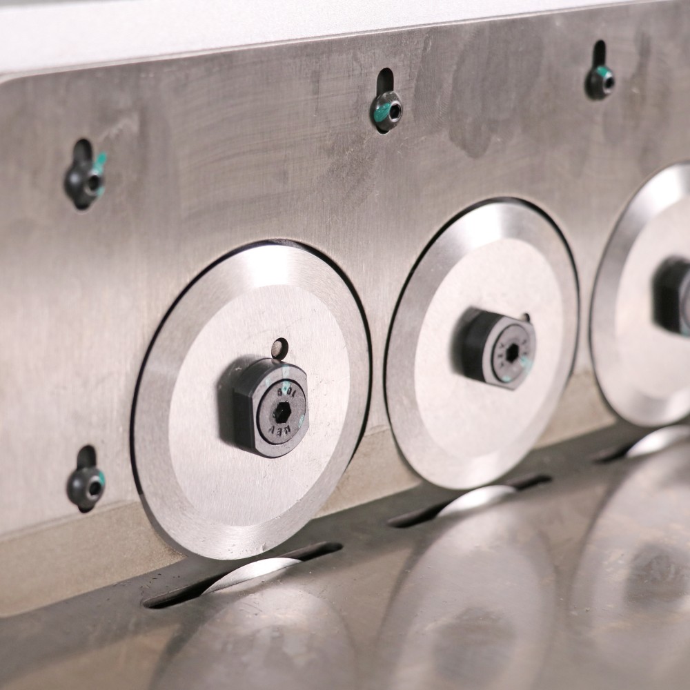 I.C.T-LS1200 | Машина за V-образно рязане на печатни платки за LED сепаратор